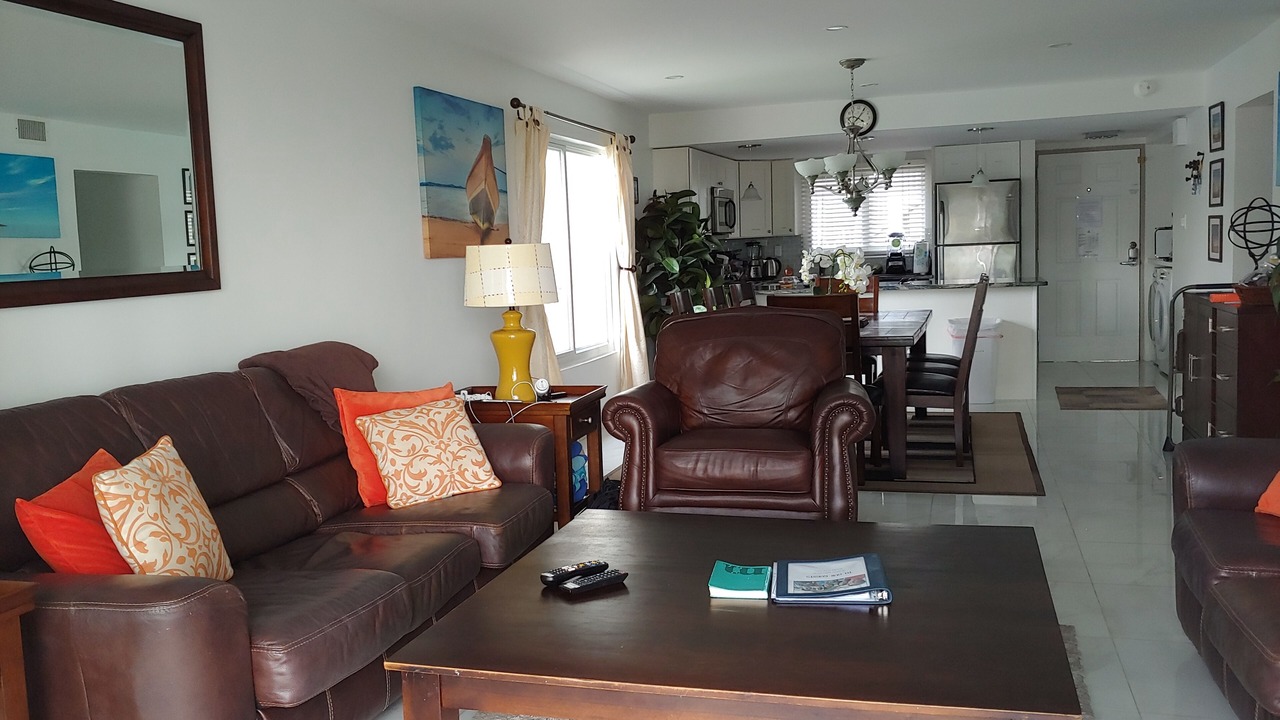 Photo of Livingroom in Seven Mile Beach
