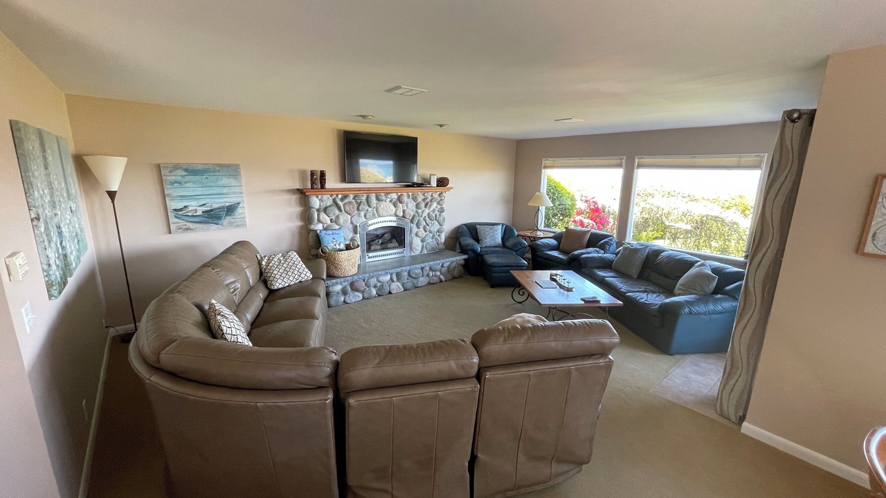 Photo of Livingroom in Hansville