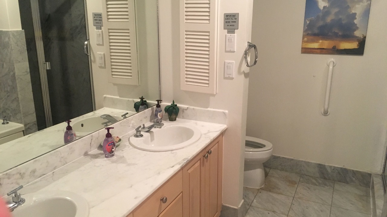 Photo of Bathroom in Truman Annex