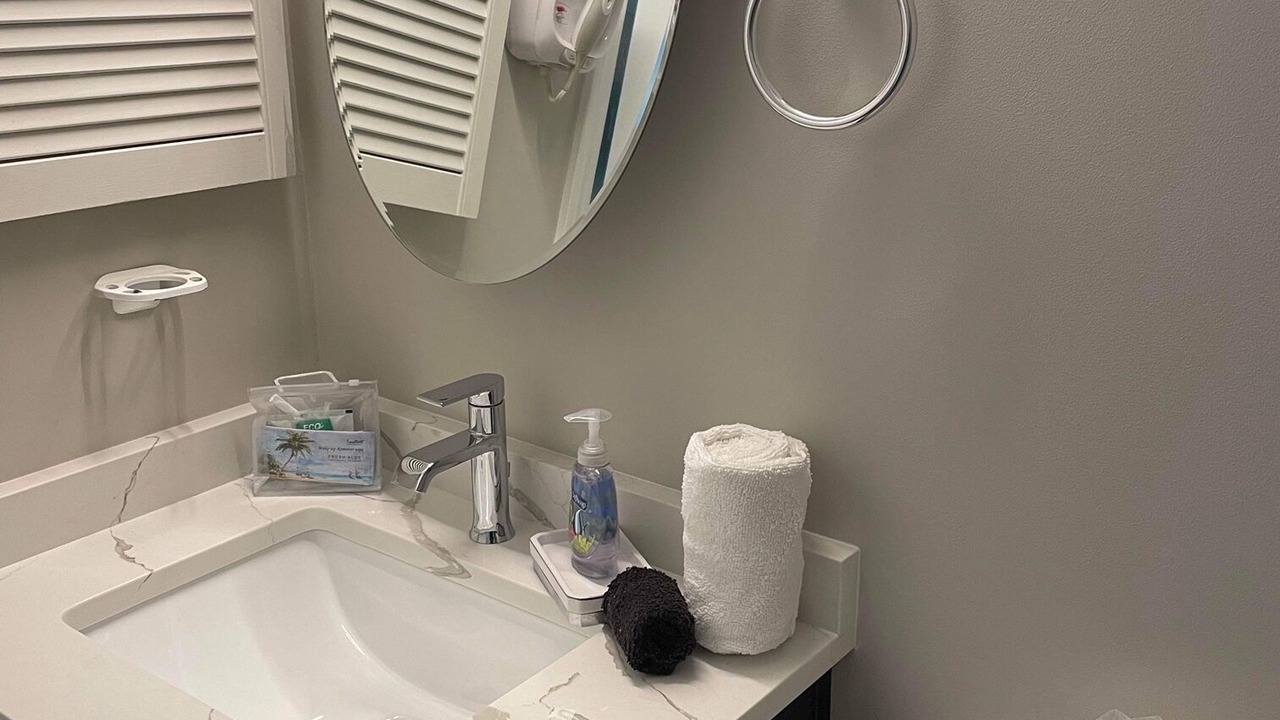 Photo of Bathroom in Folly Field
