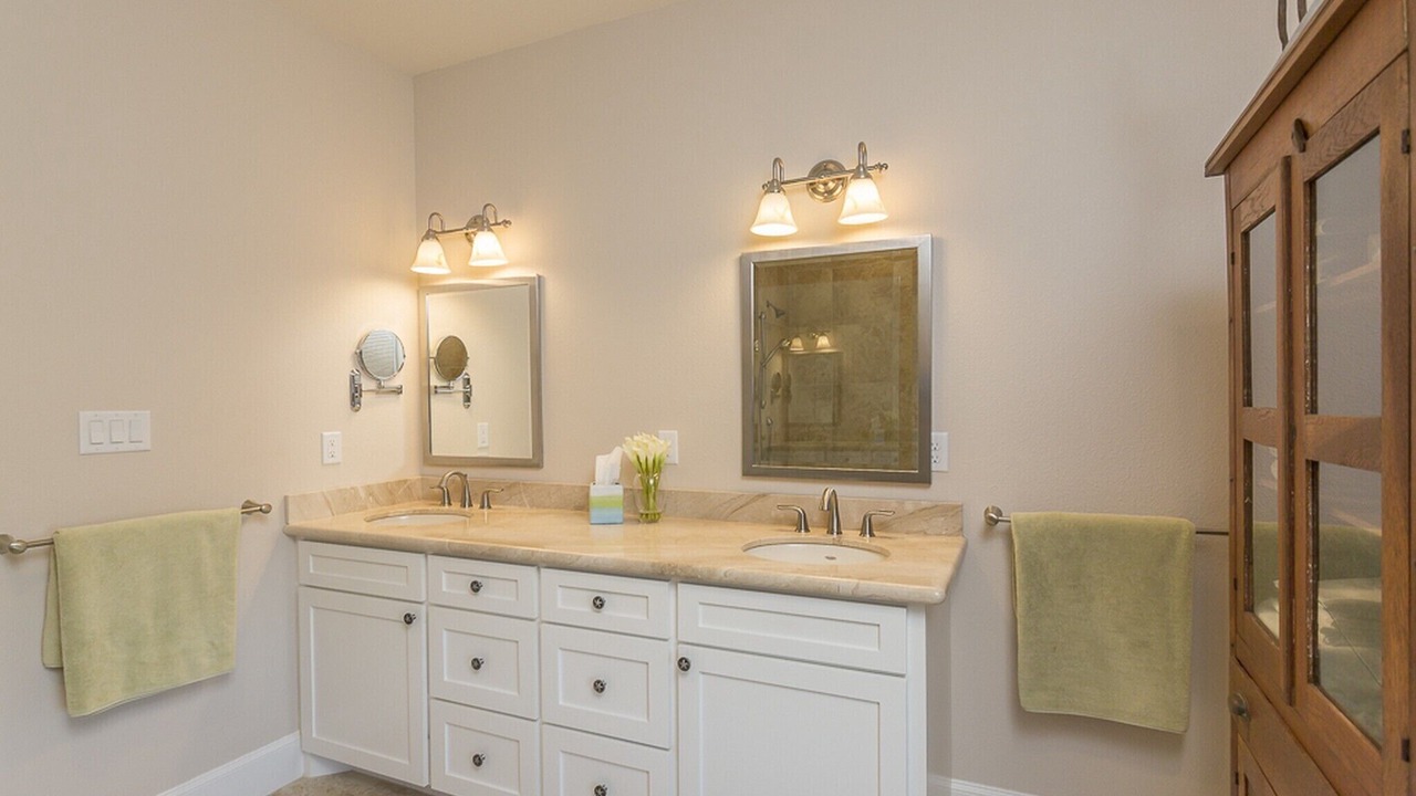 Photo of Bathroom in Pirates Beach