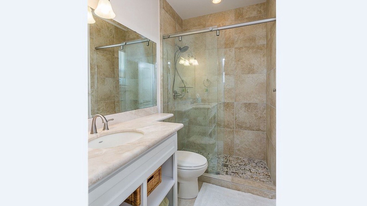 Photo of Bathroom in Pirates Beach