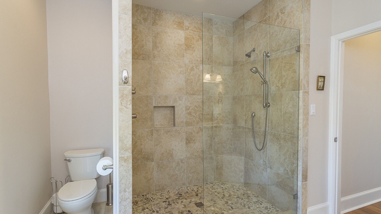 Photo of Bathroom in Pirates Beach
