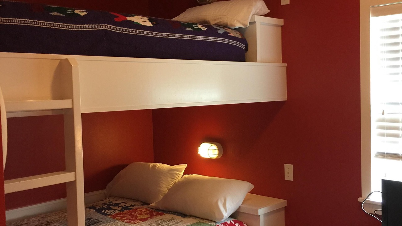 Photo of Bedroom in Pirates Beach