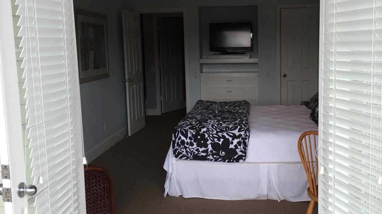 Photo of Bedroom in Pirates Beach