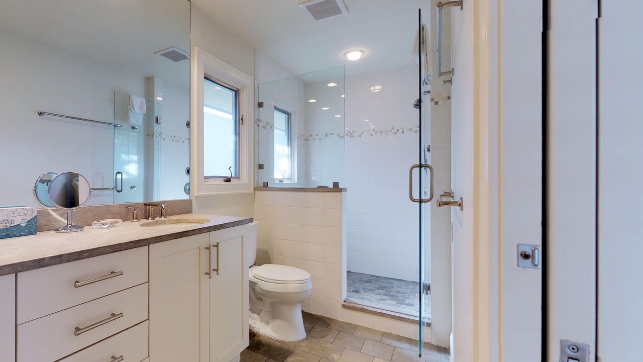 Photo of Bathroom in Beach Lagoon