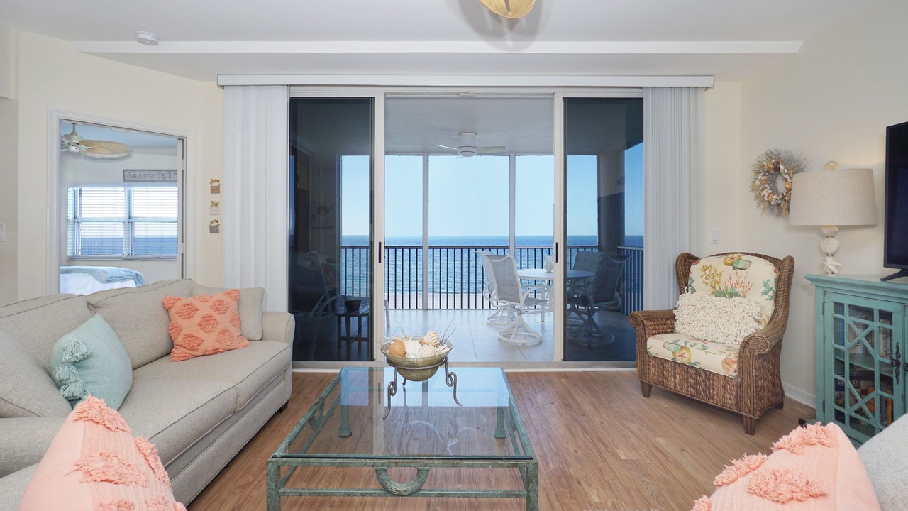 Photo of Livingroom in Vanderbilt Beach