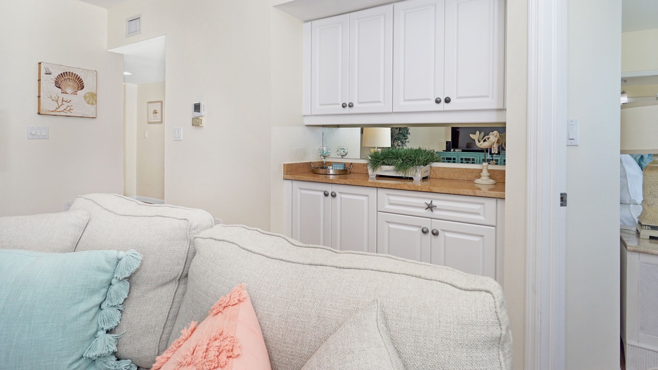 Photo of Livingroom in Vanderbilt Beach