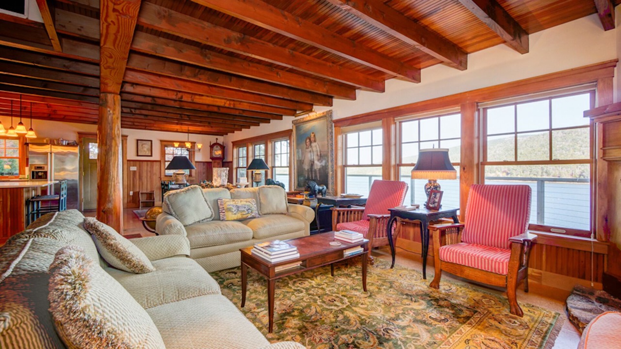 Photo of Livingroom in Hall Quarry