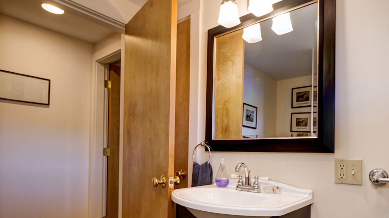 Photo of Bathroom in Hall Quarry