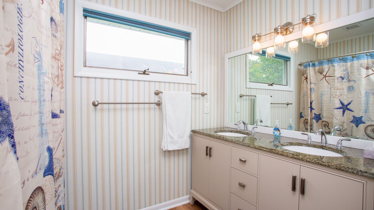 Photo of Bathroom in Country Club Estates