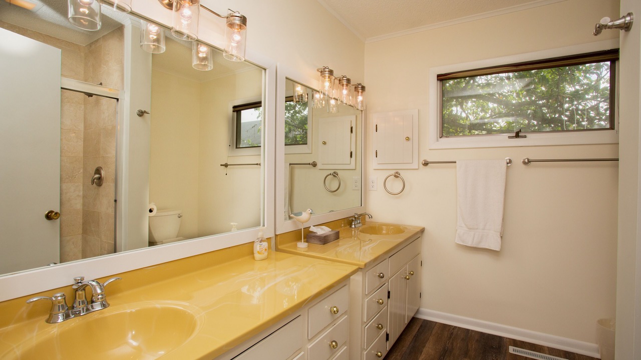 Photo of Bathroom in Country Club Estates