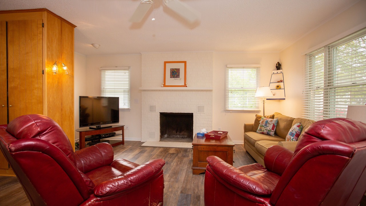Photo of Livingroom in Country Club Estates