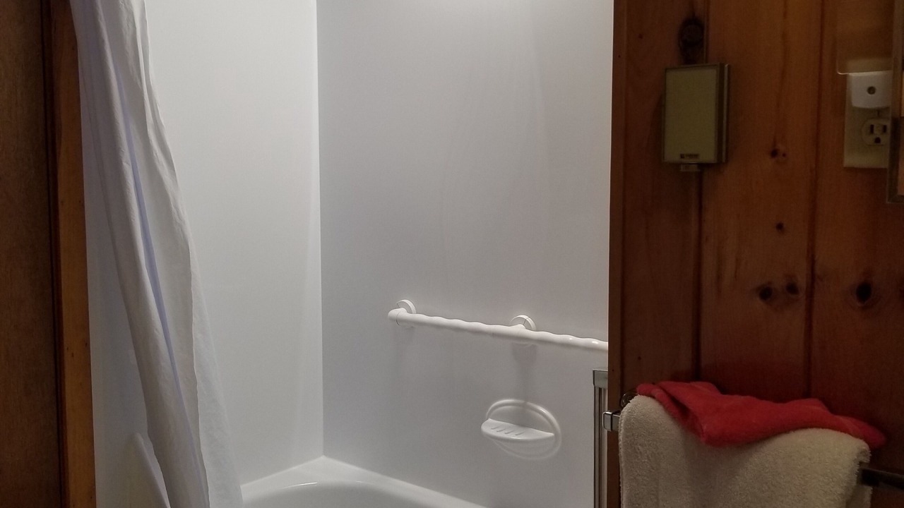 Photo of Bathroom in Hall Quarry