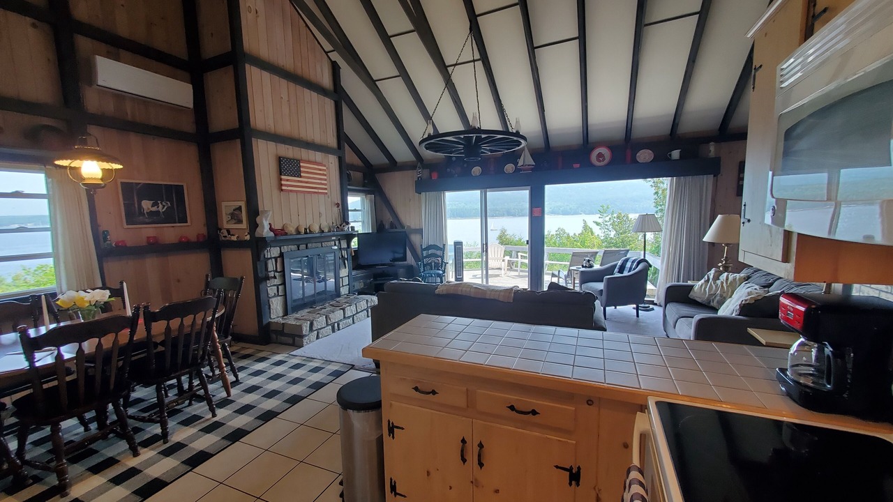 Photo of Livingroom in Hall Quarry