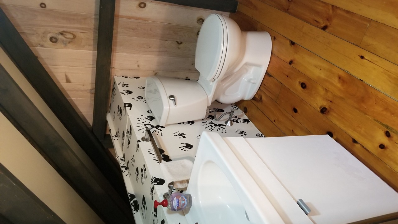 Photo of Bathroom in Hall Quarry