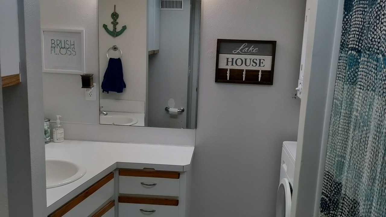 Photo of Bathroom in Pettit