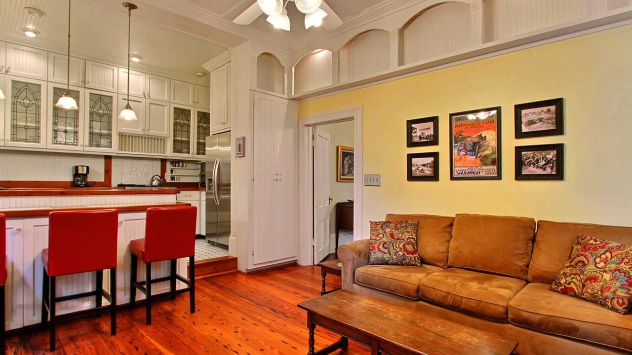 Photo of Livingroom in Historic District - North