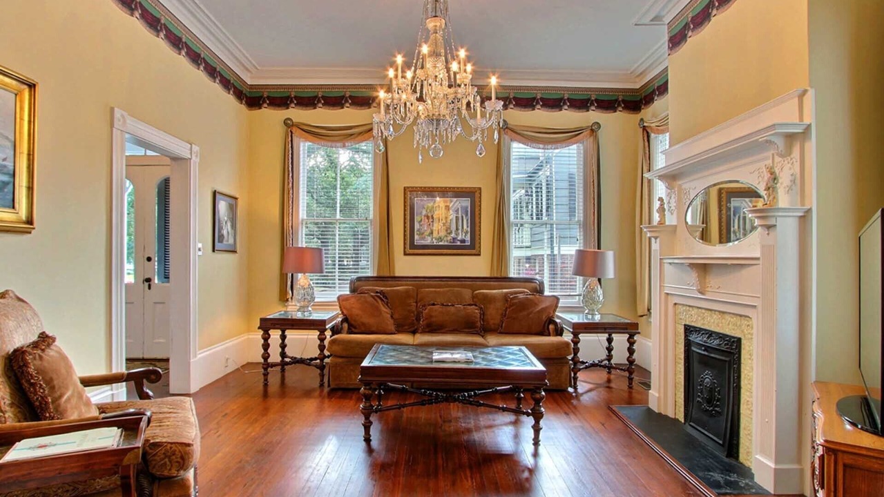 Photo of Livingroom in Historic District - North