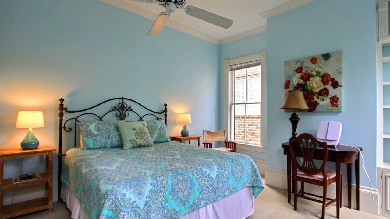Photo of Bedroom in Historic District - North