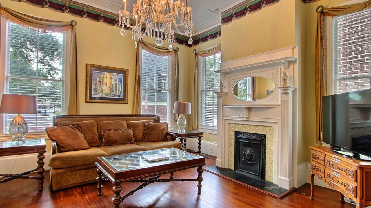Photo of Livingroom in Historic District - North