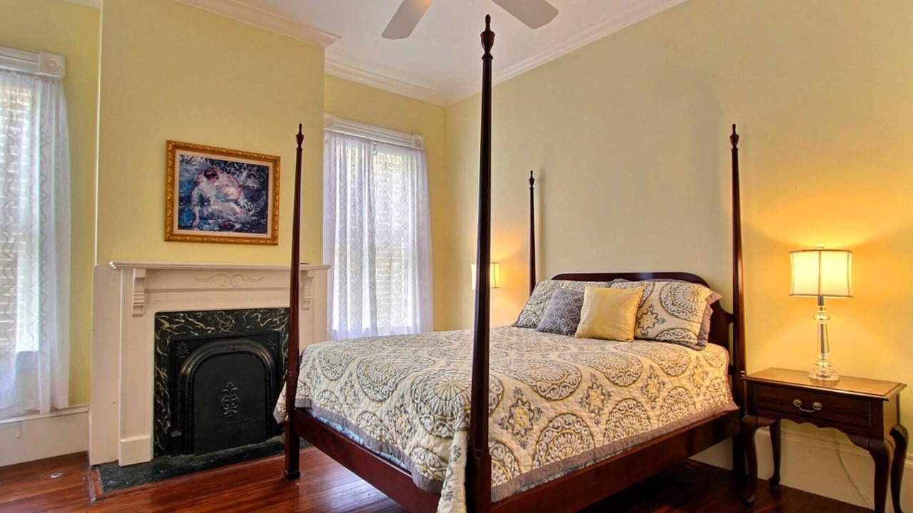 Photo of Bedroom in Historic District - North