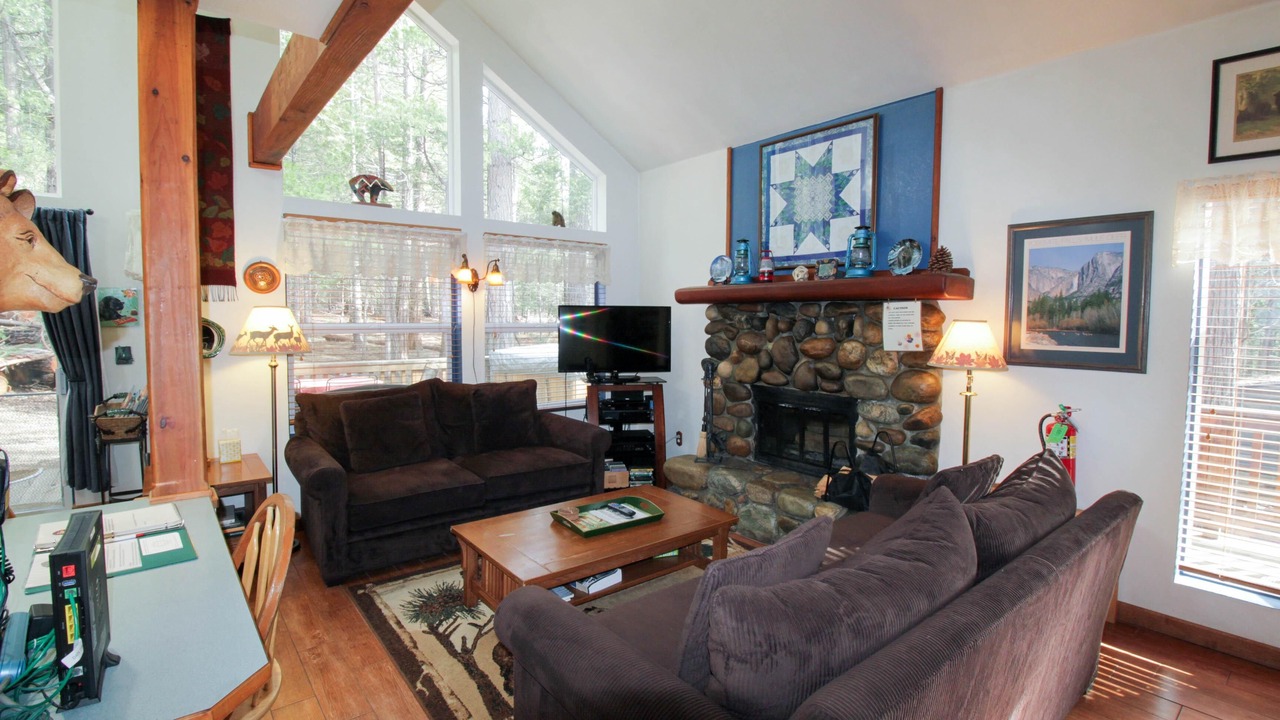 Photo of Livingroom in North Wawona