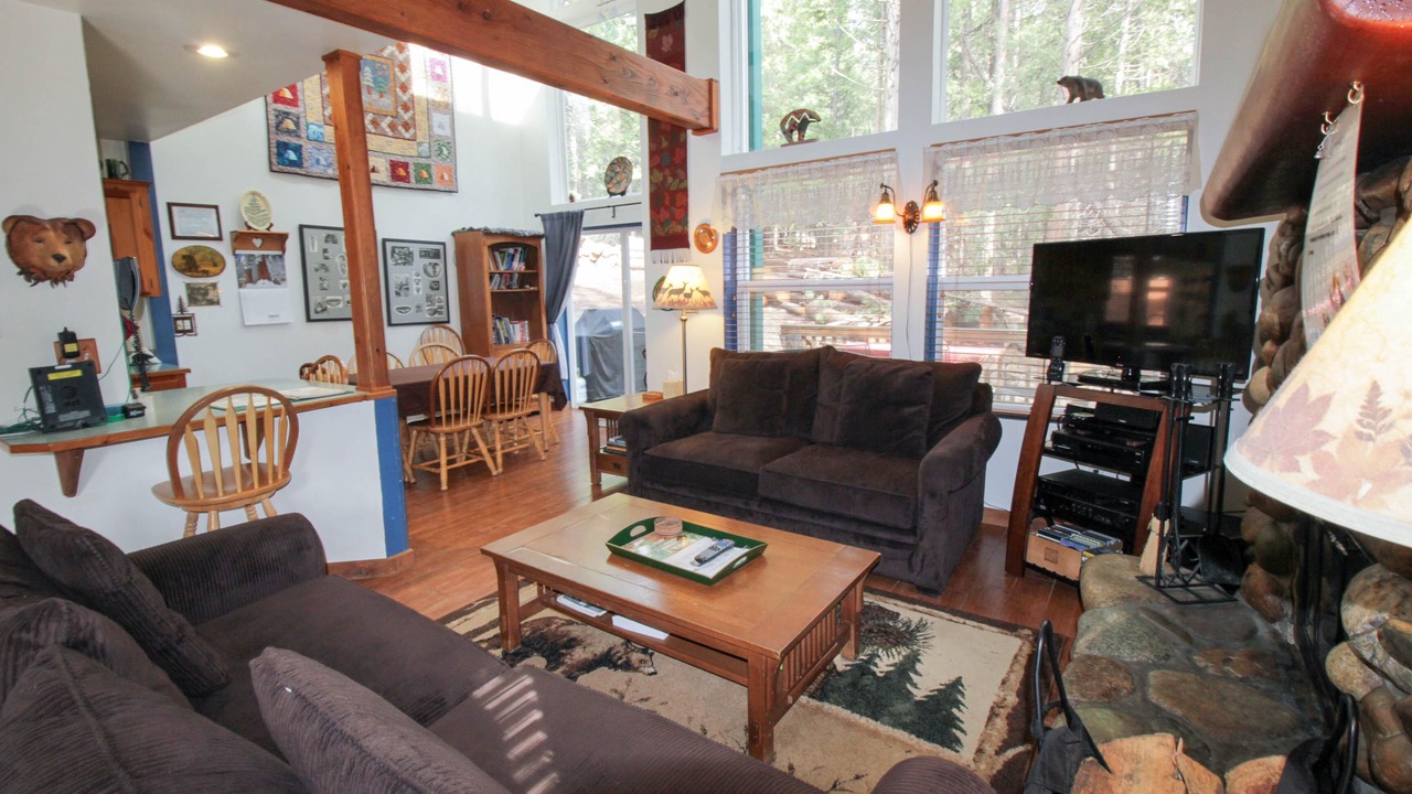 Photo of Livingroom in North Wawona