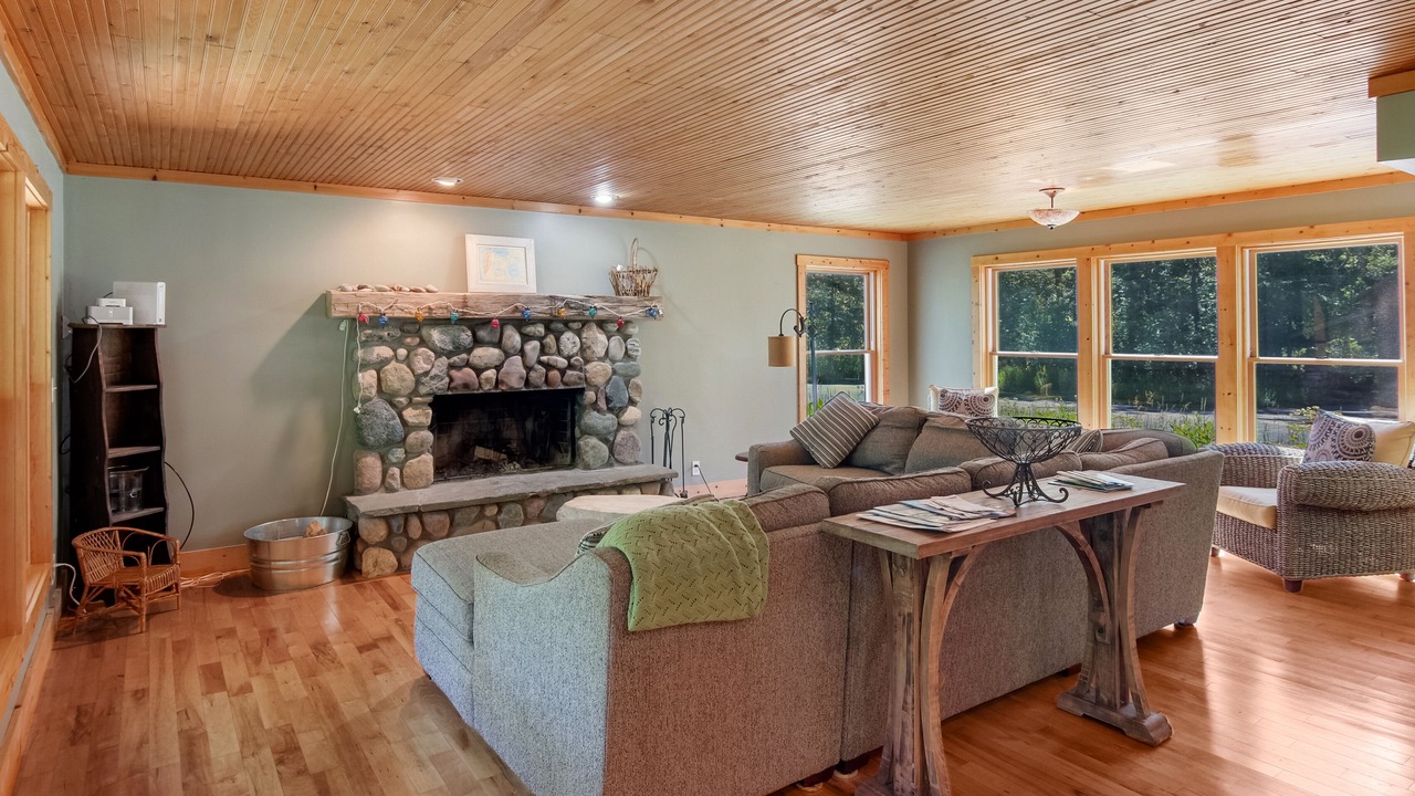 Photo of Livingroom in Glen Arbor