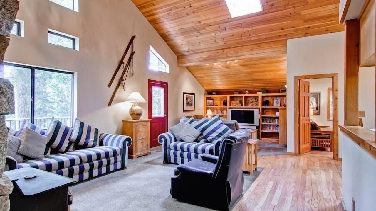 Photo of Livingroom in Yosemite West