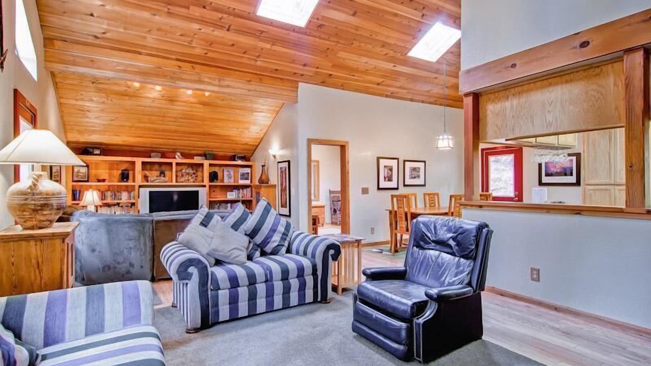 Photo of Livingroom in Yosemite West