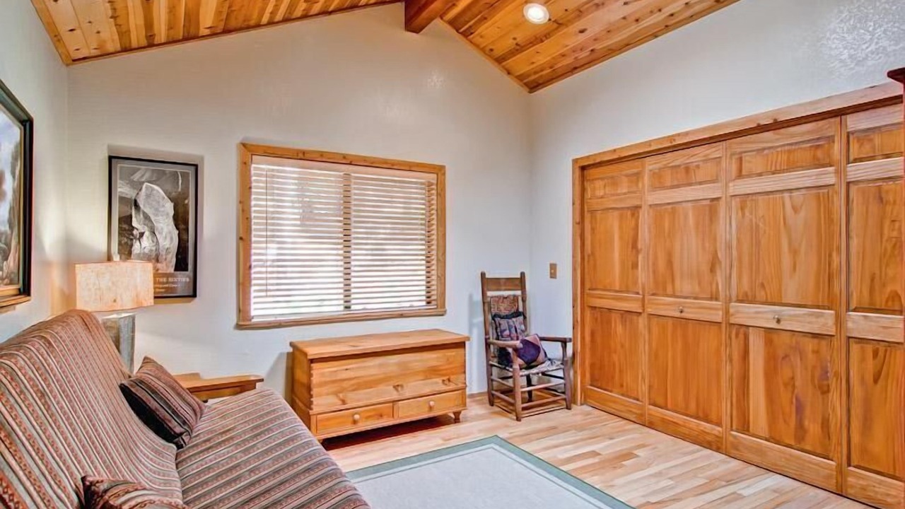 Photo of Livingroom in Yosemite West