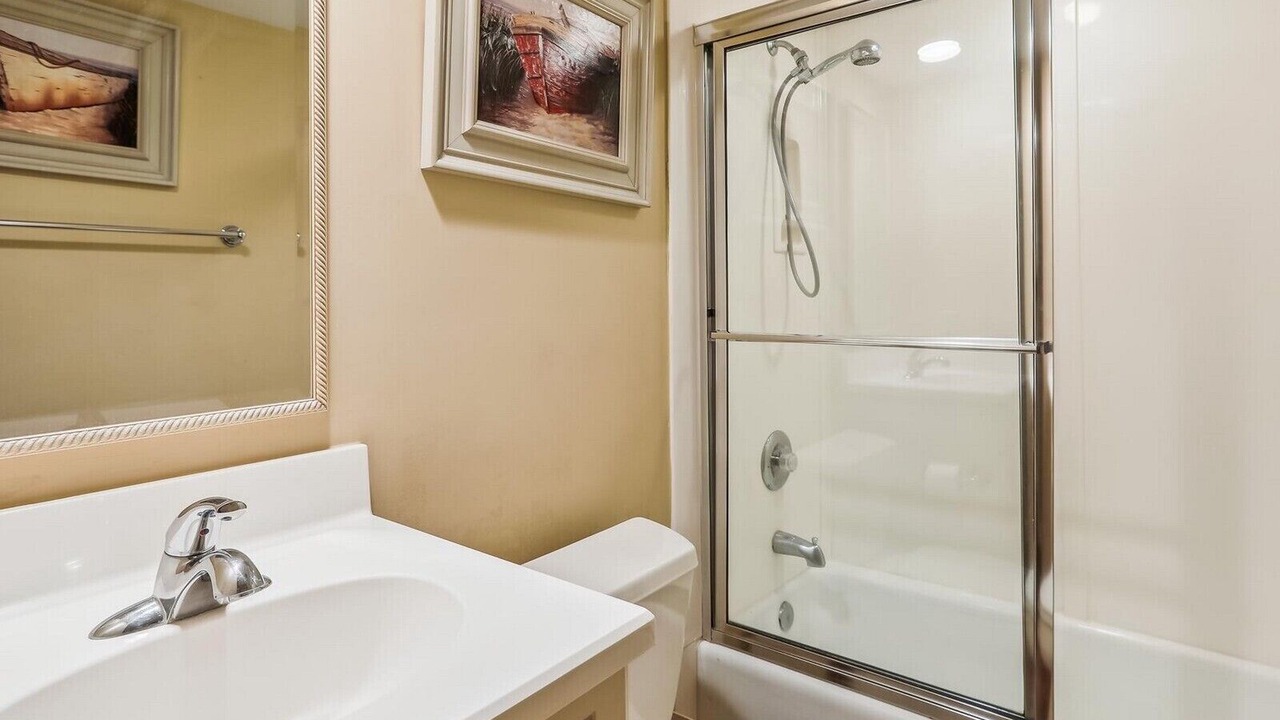 Photo of Bathroom in Folly Field