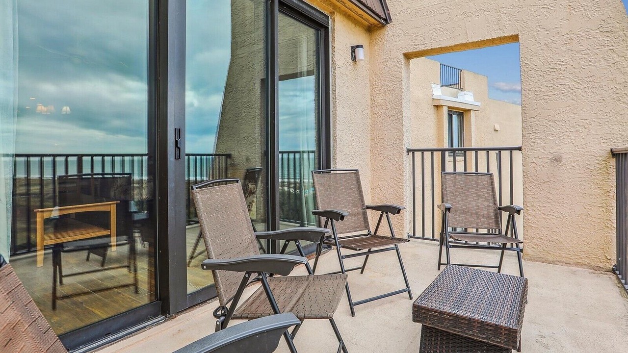 Photo of Patio Balcony in Folly Field