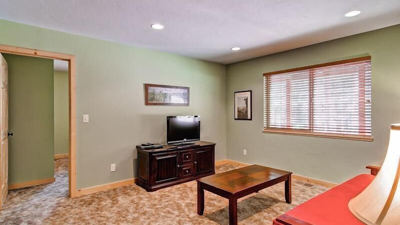 Photo of Livingroom in Yosemite West