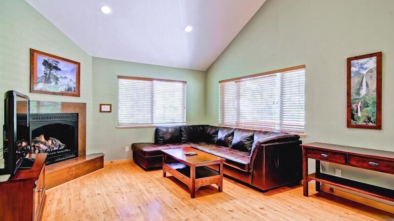 Photo of Livingroom in Yosemite West