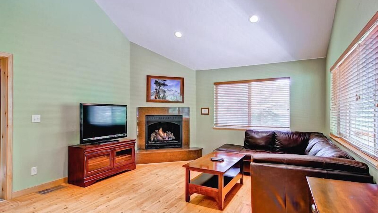 Photo of Livingroom in Yosemite West