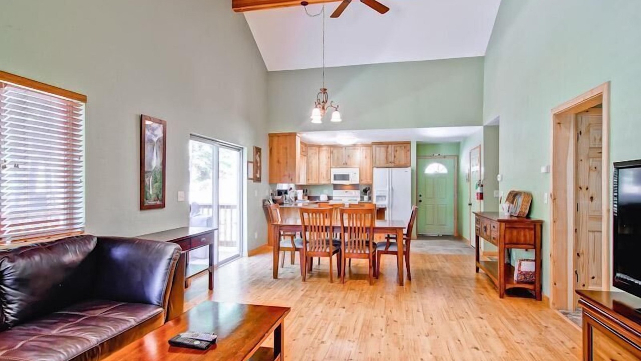 Photo of Livingroom in Yosemite West