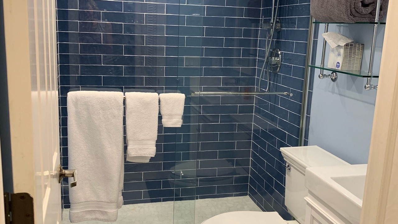 Photo of Bathroom in Park Shore