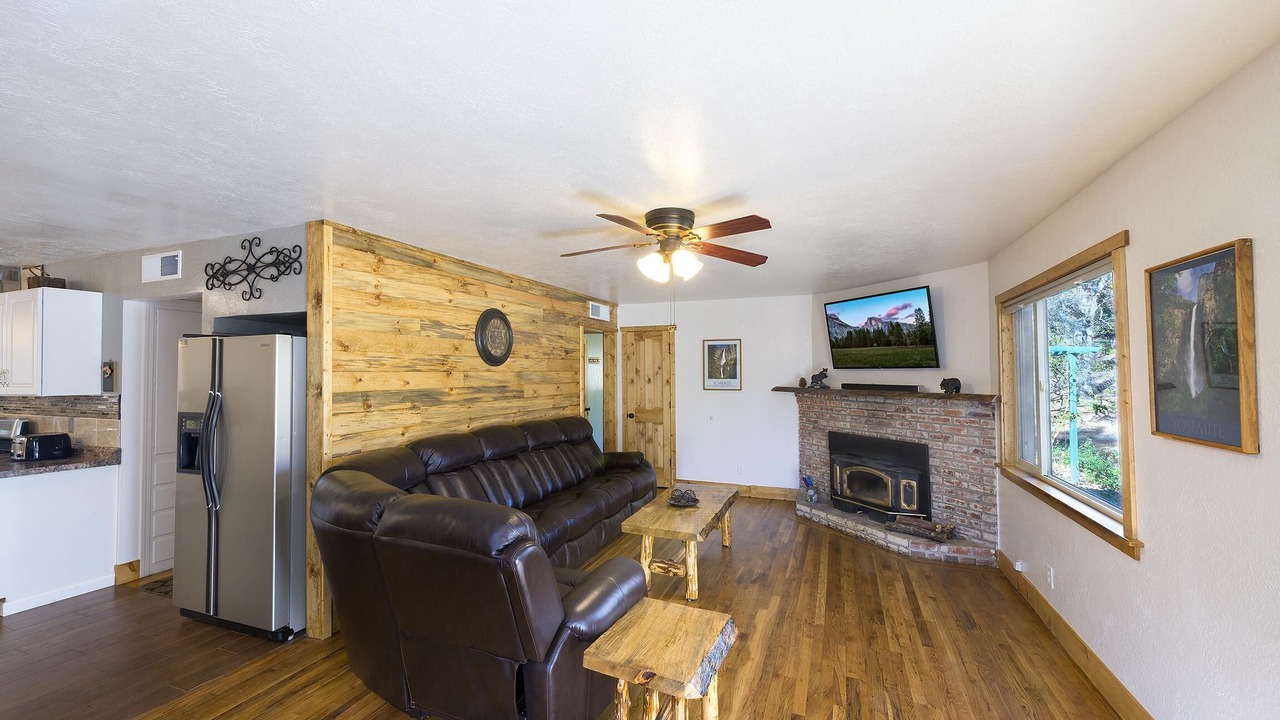 Photo of Livingroom in Yosemite Forks
