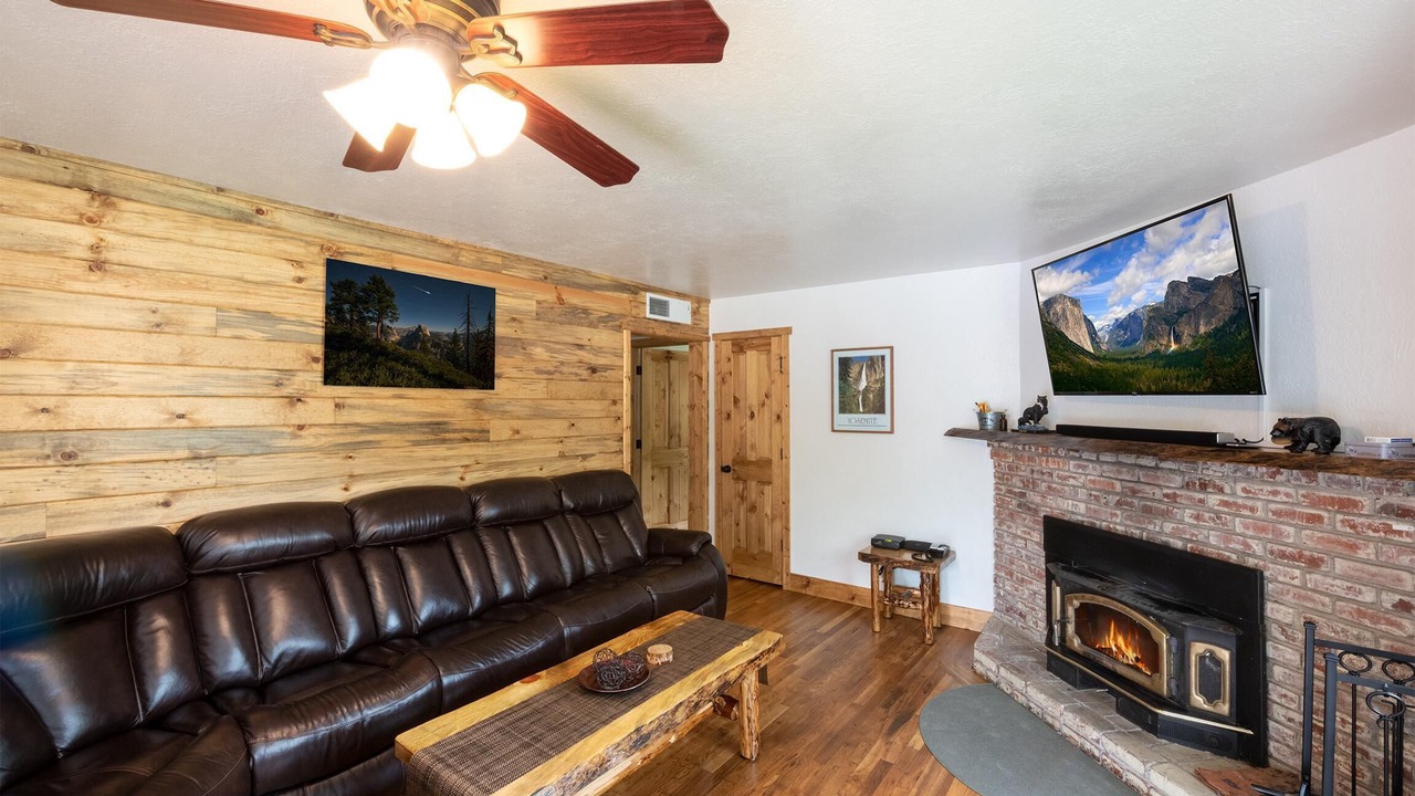 Photo of Livingroom in Yosemite Forks