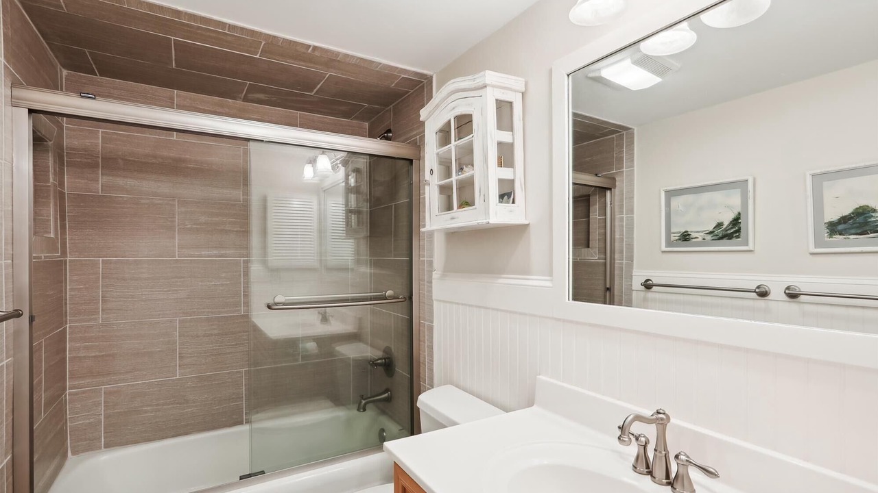 Photo of Bathroom in Folly Field