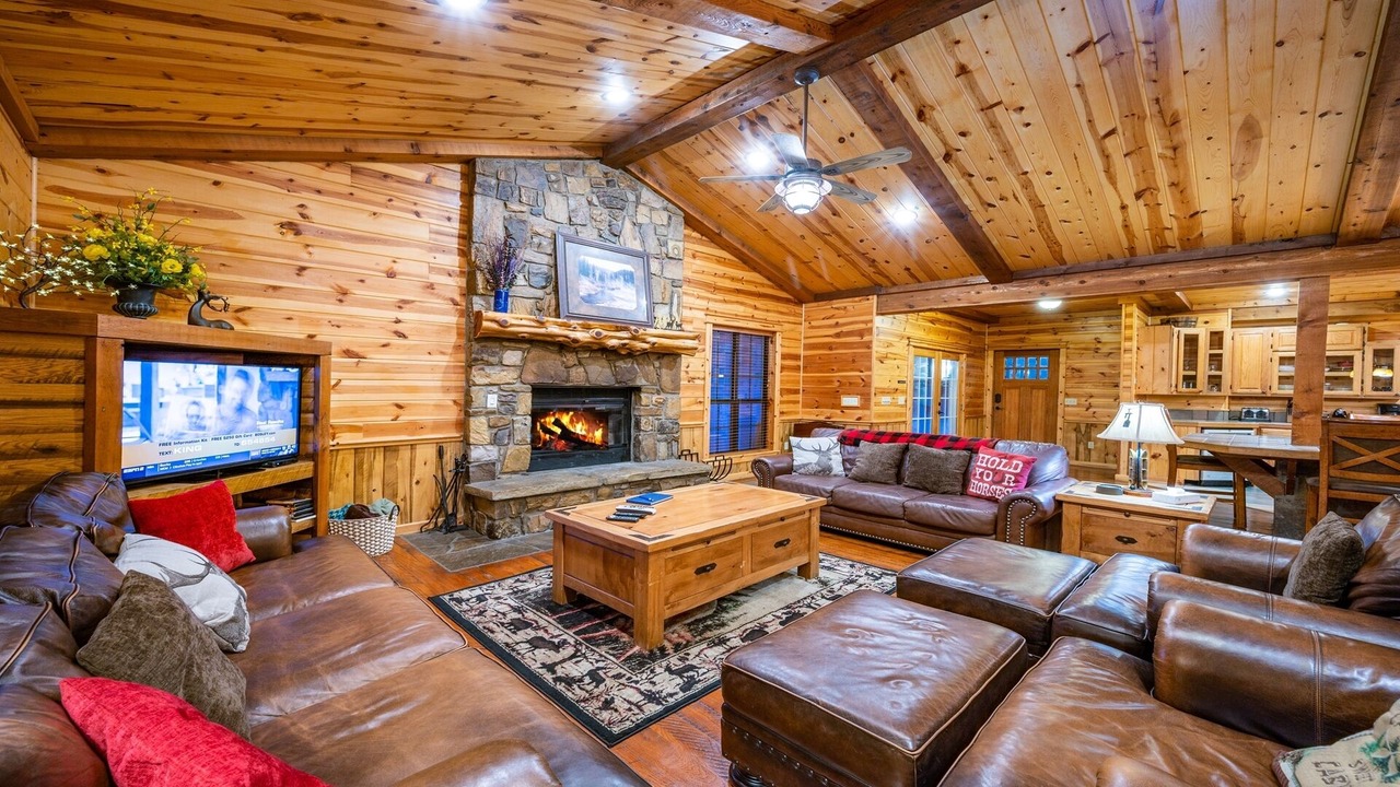 Photo of Livingroom in Broken Bow