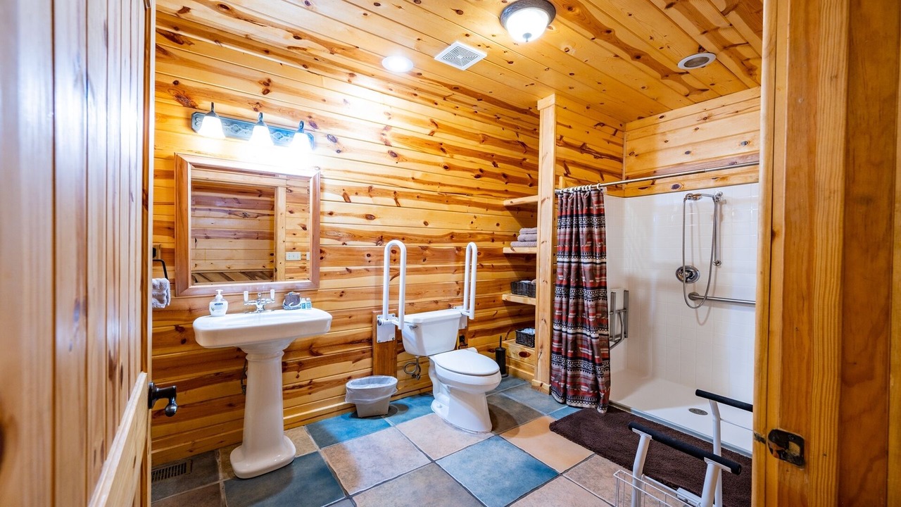 Photo of Bathroom in Broken Bow