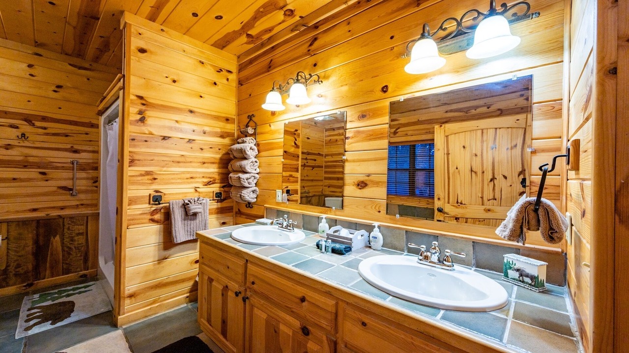 Photo of Bathroom in Broken Bow