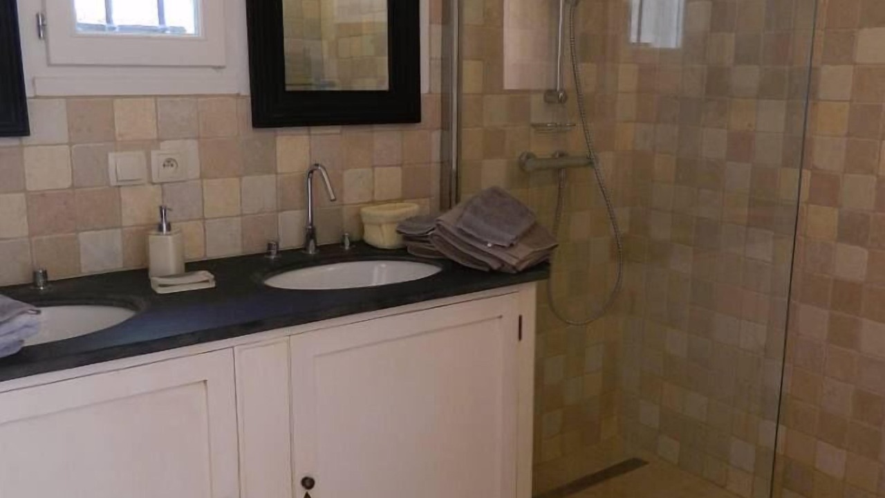 Photo of Bathroom in Joucas