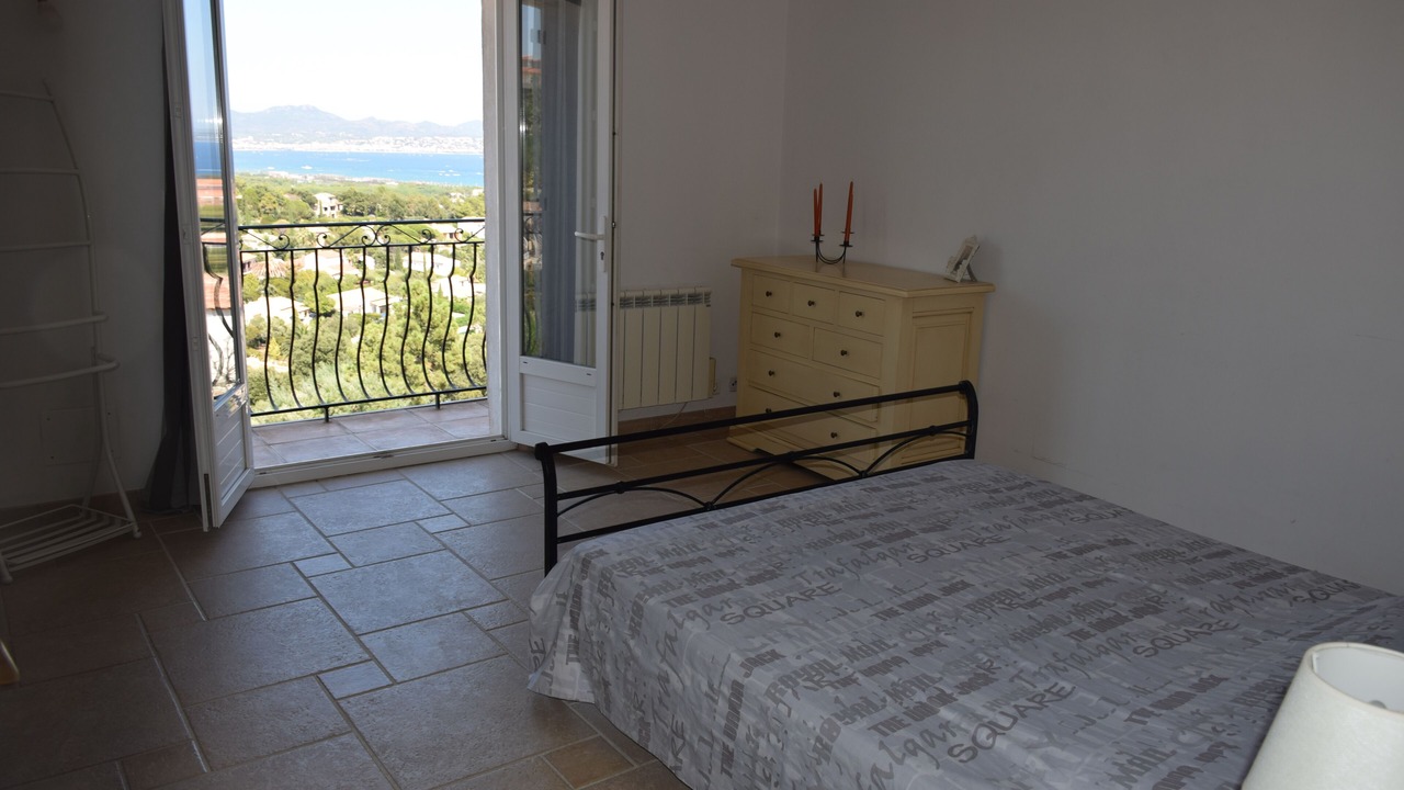 Photo of Bedroom in Saint-Aygulf