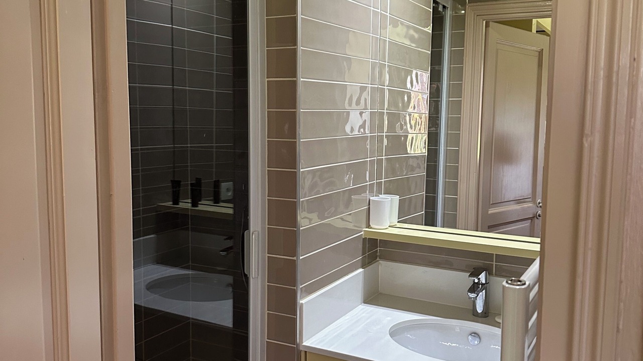 Photo of Bathroom in Arc-2000