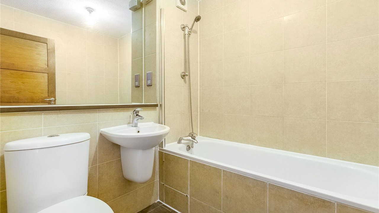 Photo of Bathroom in Ravenscourt Park