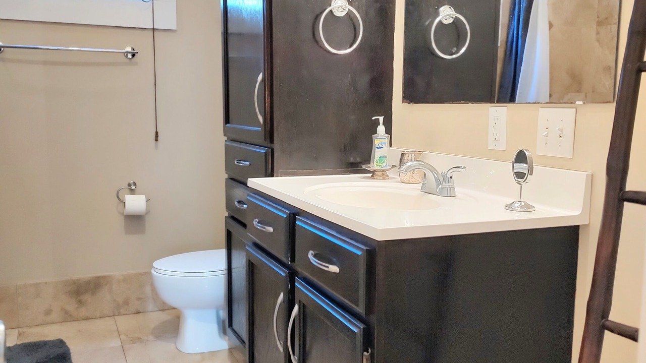 Photo of Bathroom in Metropolitan